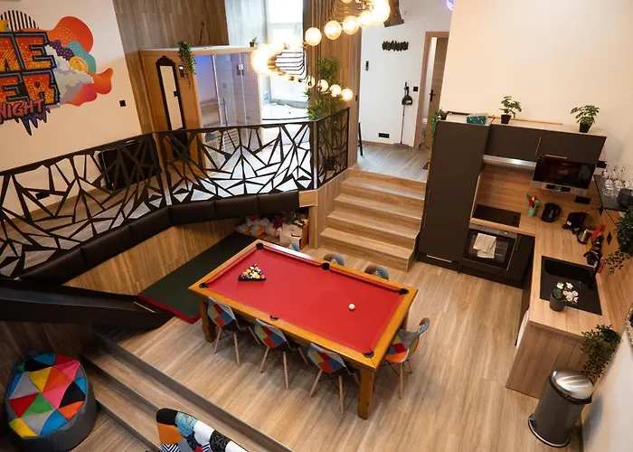 Capsule Luna Park - Jacuzzi - Sauna - Jeux & Arcades - Billard - Netflix & Home Cinema -