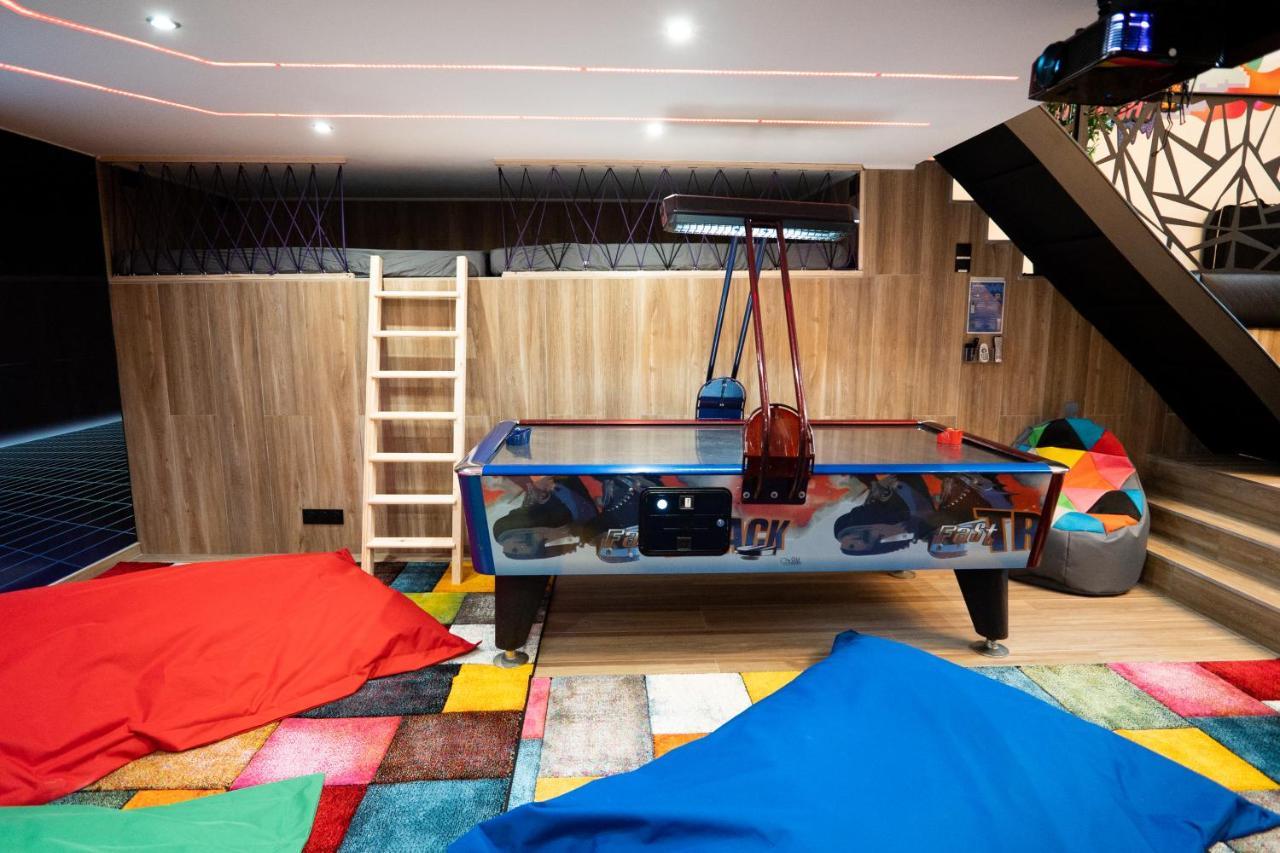 Capsule Luna Park - Jacuzzi - Sauna - Jeux & Arcades - Billard - Netflix & Cinema - * Valenciennes