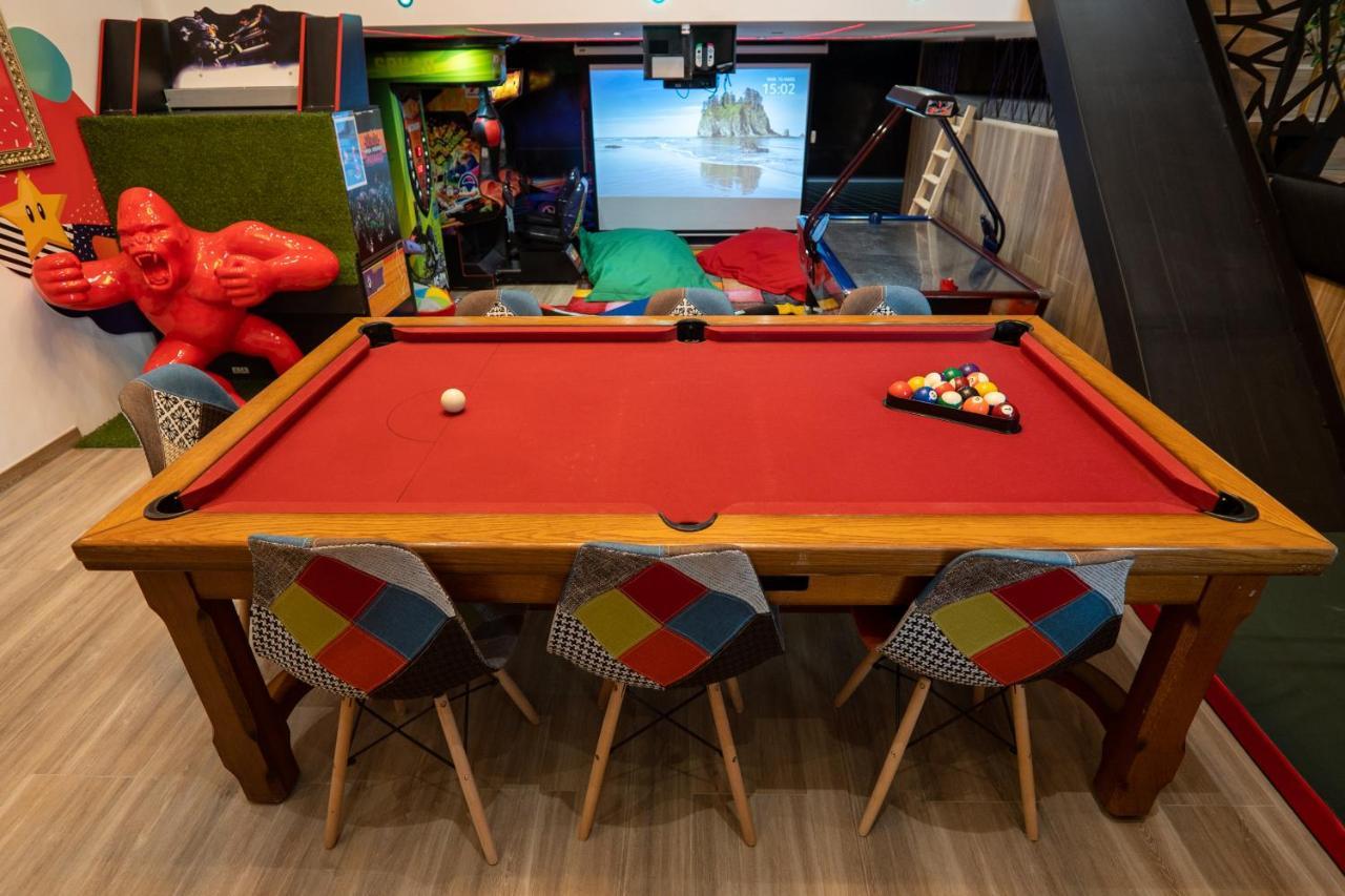 Capsule Luna Park - Jacuzzi - Sauna - Jeux & Arcades - Billard - Netflix & Cinema -